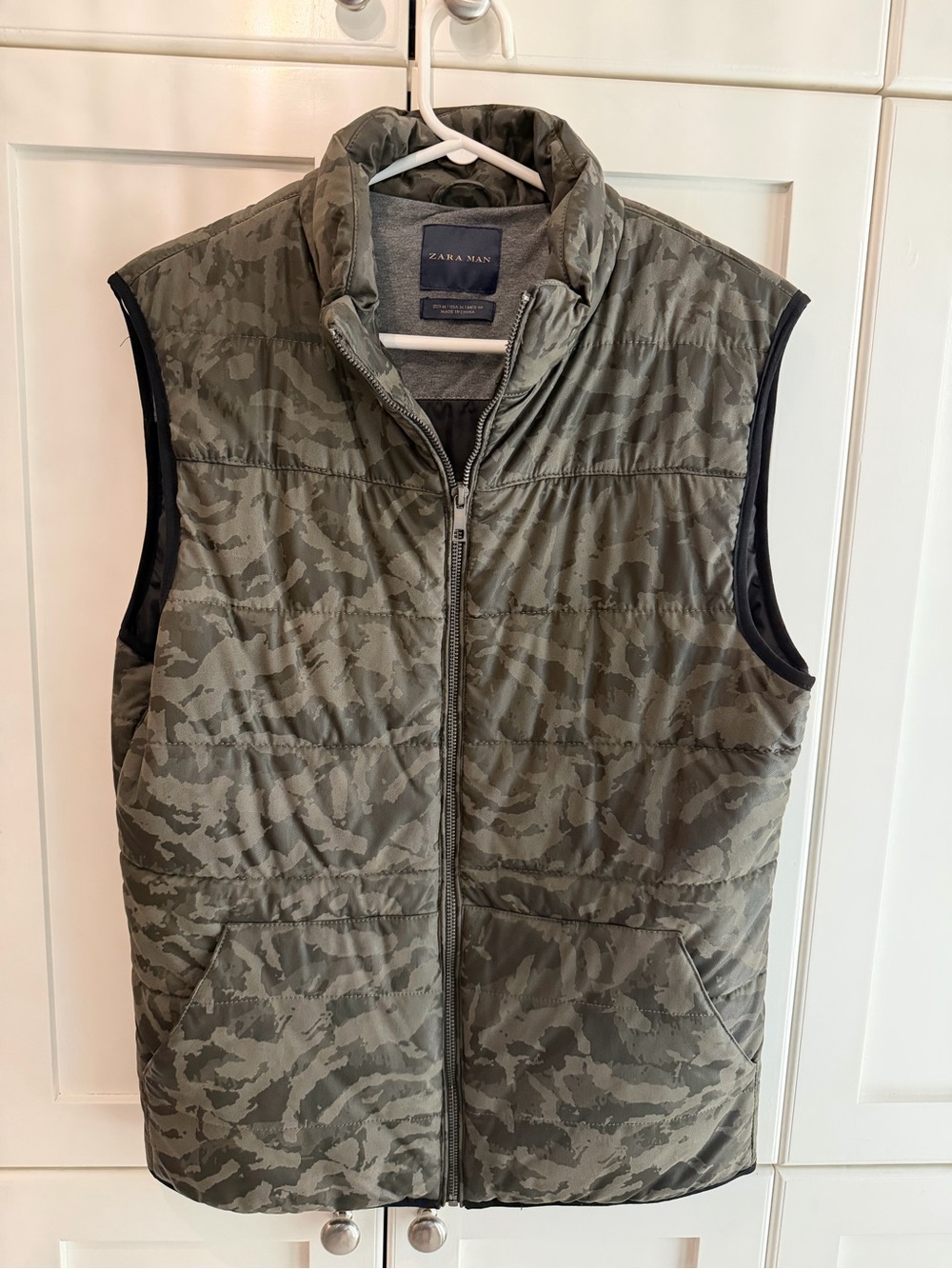 Zara Men's Camouflage Quilted Vest in Olive